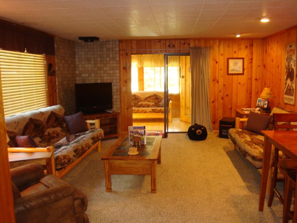 Yellowstone Wildlife Cabins West Yellowstone Zewnętrze zdjęcie